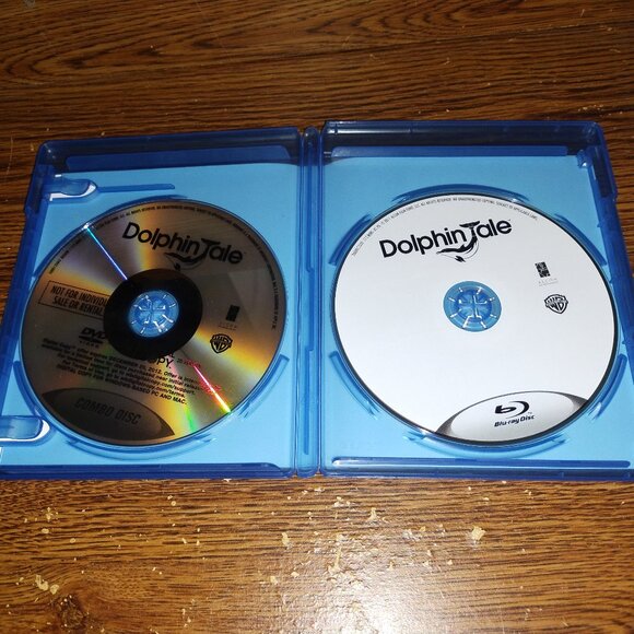 Dolphin Tale (Blu-ray/DVD, 2011, 2-Disc Set) - Picture 2 of 3